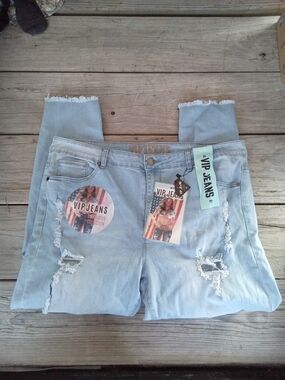 NWT VIP Jeans Destructed Collection Light Wash Distressed Skinny Jeans Size 24